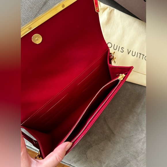 LOUIS VUITTON Vernis Rossmore MM Pomme D'Amour New AUTHENTIC Clutch Shoulder Bag - Picture 16 of 17